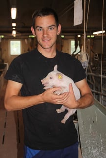 1 Operations Manager Dennis Christensen with piglet  (1)