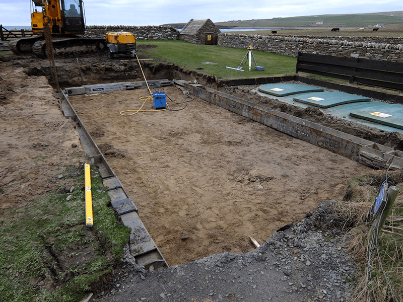 Installation-with-interlocking-steel-trench-cofferdam-for-HiPAF®-package-wastewater-treatment-plant-at-a-remote-visitors-centre-in-Scotland